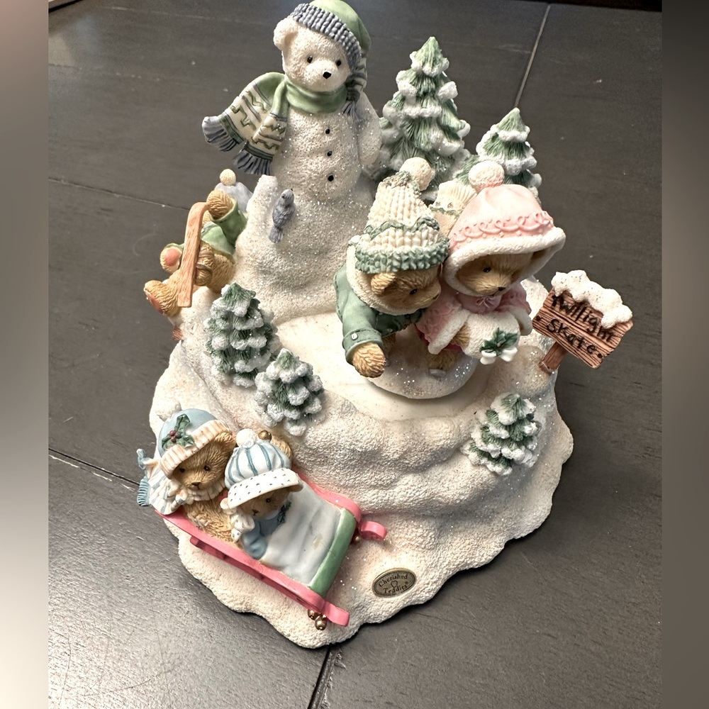 Cherished Teddies Skaters Waltz Musical Christmas/Winter
